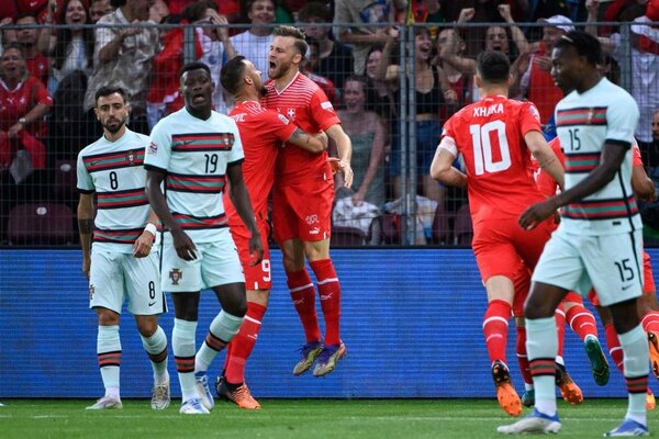 Sin Cristiano Ronaldo, Portugal cae en Suiza y pierde el liderato