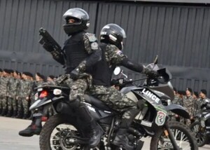Joven denuncia robo de celular por parte de agentes del grupo Lince - Noticiero Paraguay