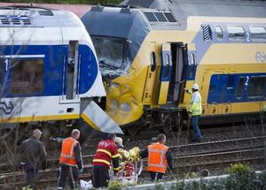 Elevan a una treintena los heridos, dos graves, en choque de trenes en España - Mundo - ABC Color