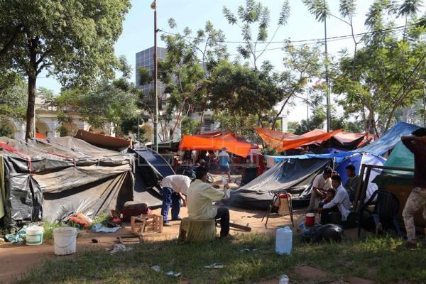 Nenecho quiere enrejar plazas del Congreso