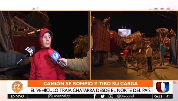 Camión chatarrero vuelca en zona de 4 Mojones