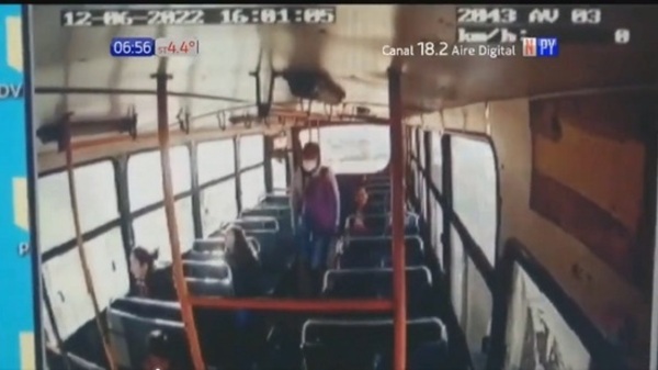 ¡Indignante! Un hombre armado asaltó a pasajeros del Trasporte público - PARAGUAYPE.COM