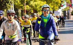 Marea ciclística para festejar el Día Mundial de la Bicicleta •