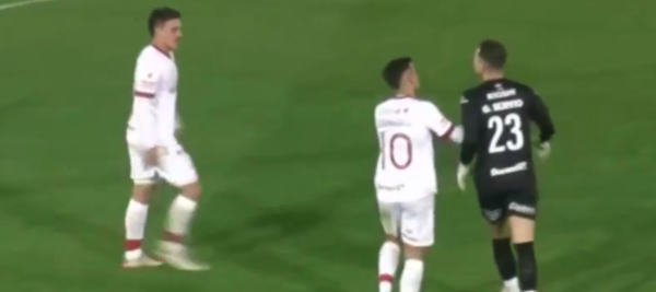 La amenaza de Servio a un delantero rival tras un duro cruce verbal