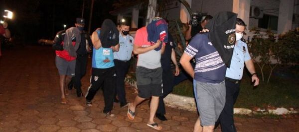 Juez “enfría” caso de policías implicados en secuestro y extorsión y les otorga medidas