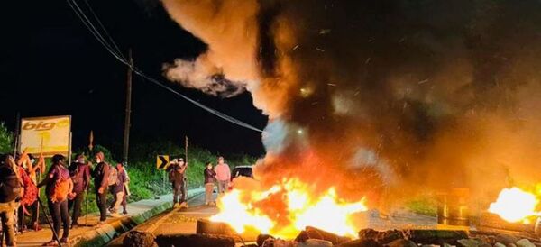 Indígenas de Ecuador bloquean carreteras en protesta contra el Gobierno