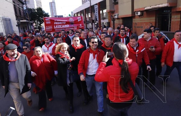 Diario HOY | Raúl Latorre inscribe su candidatura a Diputado por Capital en la ANR