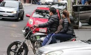 Director de Trauma pide que se impute a los padres que transportan a menores en moto