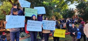 Toman colegio de Minga Porã para exigir rubros y arreglos de aulas  - ABC en el Este - ABC Color