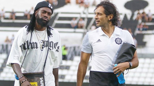 Crónica / El dineral que debe pagar Olimpia a Adebayor y Polenta, según FIFA