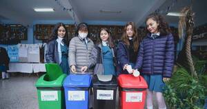 La Nación / Alumnos ponen en práctica prensa de basura para reciclaje