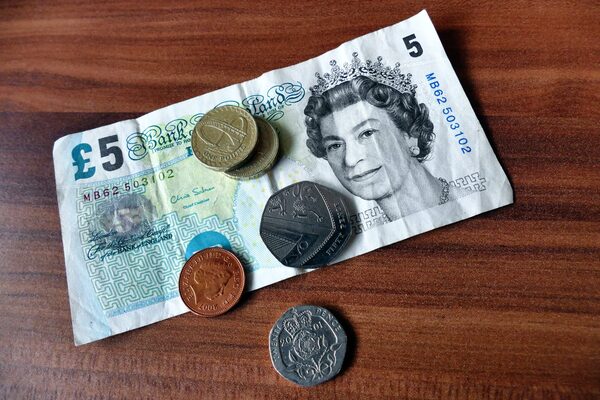 La economía británica se contrajo nuevamente en abril y hay temores de recesión - El Trueno