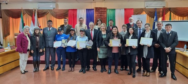 GANADORAS ITAPUENSES DEL PREMIO NACIONAL «MIPYMES 2022» RECIBIERON RECONOCIMIENTO DEL GOBIERNO DEPARTAMENTAL