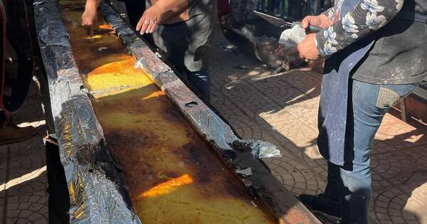 La Nación / En el Cerro Perõ prepararon sopa paraguaya de 53 metros y se convirtió en la más larga