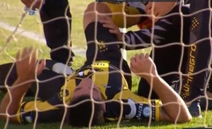 Futbolista se lesiona en pleno festejo de gol - La Prensa Futbolera