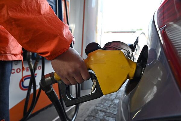 Combustibles: emblemas privados subirán de precios pero no informan cuánto  - Economía - ABC Color