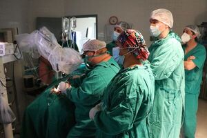 Médicos del Hospital de Clínicas realizaron un exitoso implante coclear - Nacionales - ABC Color