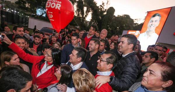 La Nación / Cartes aseguró que los enemigos no son los que agravian, sino los números negativos del Paraguay