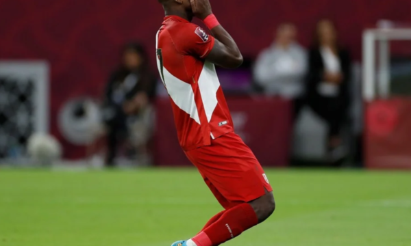 Jugador peruano desolado por la derrota, renuncia a la Selección de su país