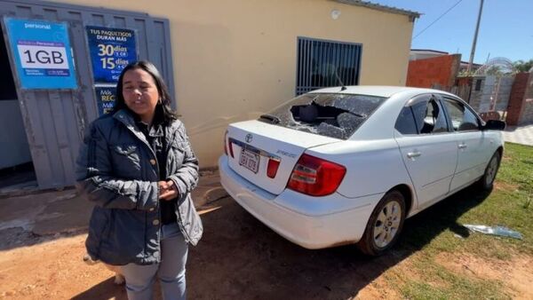 Indígenas atacan y rompen el parabrisas del auto de una docente en Concepción