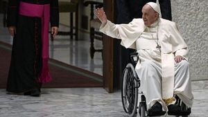 El dolor de rodilla del Papa obliga a cancelar la misa del Corpus Christi