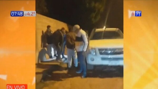 Detienen a tres sospechosos de robar un auto en Asunción - PARAGUAYPE.COM