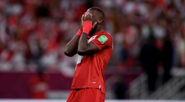 Peruano que falló penal renuncia a su selección