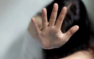 Diario HOY | Mientras la mamá trabajaba, padre degenerado violaba a su hija: irá 11 años a prisión