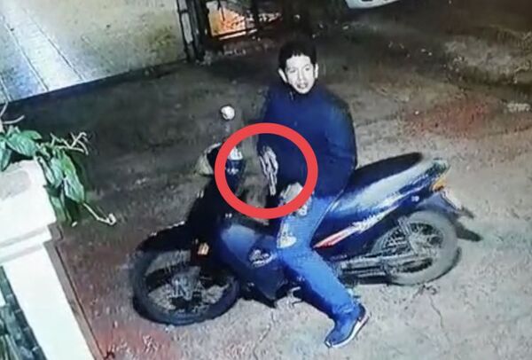 A cara descubierta hurtó motocicleta y amenazó con arma de fuego