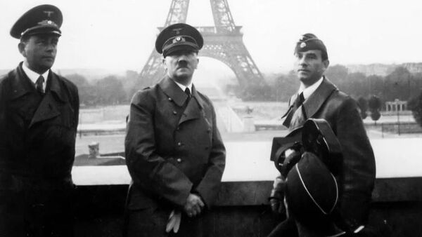 Los nazis en París: el tour de Hitler, su actitud frente a la tumba de Napoleón y la orden de destruir la ciudad