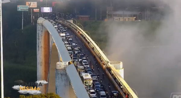 Caos vehicular en Puente de la Amistad por grave accidente de tránsito