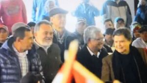 Sixto Pereira posa con Euclides y causa roncha en Frente Guasu