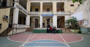 La Nación / Suspenden clases en el colegio Asunción Escalada por amenaza escrita en el baño
