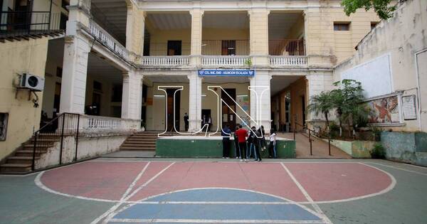 La Nación / Suspenden clases en el colegio Asunción Escalada por amenaza escrita en el baño