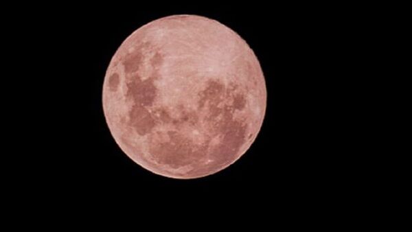 ¿De qué se trata la Superluna de Fresa que se observará hoy?
