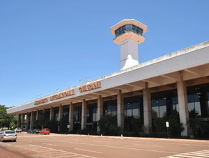 Separan del cargo a dos funcionarios del Aeropuerto Guaraní tras polémica por avión venezolano · Radio Monumental 1080 AM