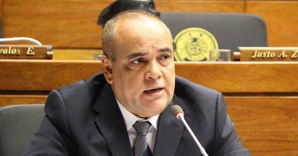 La Nación / Núñez dice que tripulantes del avión retenido son aliados de la izquierda