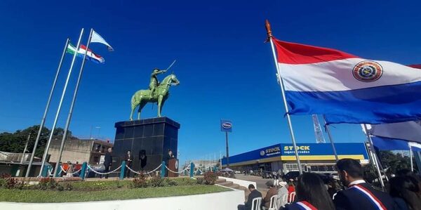 Escándalo en Villa Hayes por monumento a Mariscal López y su caballo, pintados de verde
