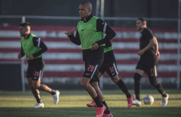Crónica / Así arranca Olimpia ante la "V" Azulada, con un debutante