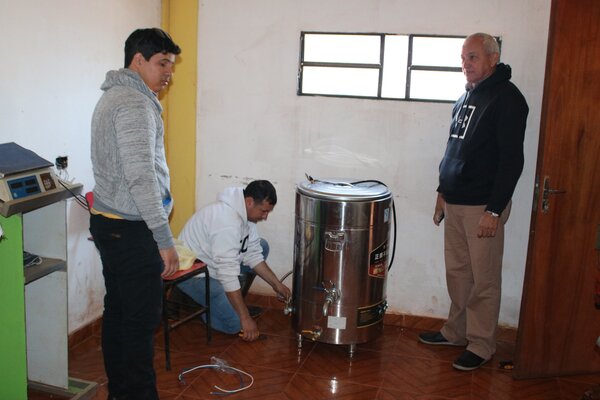Instalan primera máquina hervidora de leche de soja en asentamiento de Presidente Franco - Noticde.com