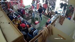 Fingieron ser clientes y robaron ropa por valor millonario de tienda