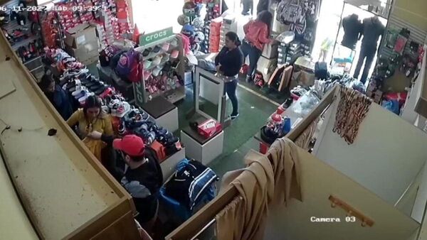 Fingieron ser clientes y robaron ropa por valor millonario de tienda