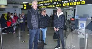 Crónica / (GALERÍA) Mirá quien fue al aeropuerto a despedir a la "Joya"