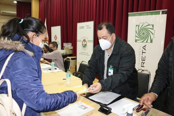 Anuncian primer desembolso de becas de la EBY a beneficiarios de Misiones