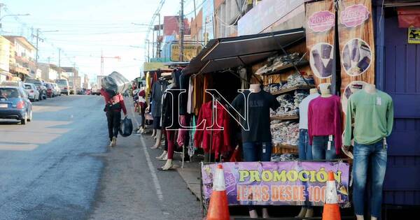 La Nación / Comerciantes del Mercado 4 disconformes con ferias y aumento de casillas