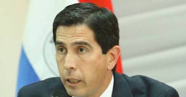 La Nación / Avión carguero: lo que llamó la atención fue la tripulación, según ministro del Interior