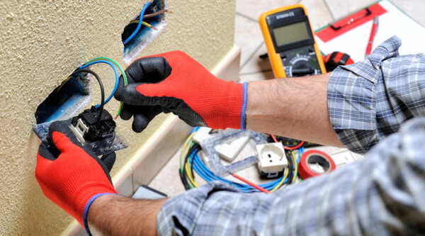 Diario HOY | Vacancias para electricidad, electrónica e informática sobresalen este año