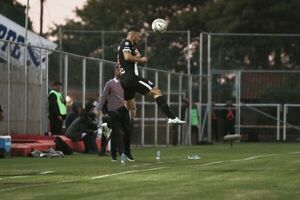 “No te pueden marcar goles como nos marcaron, es como entrar a la escuela de fútbol de vuelta” - Olimpia - ABC Color
