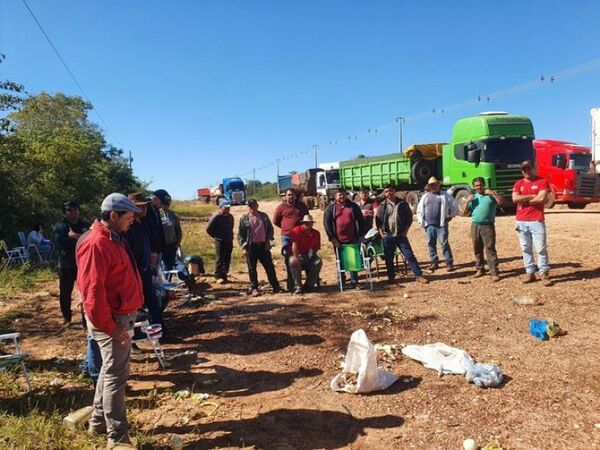 Camioneros paran por falta de cobro en Concepción