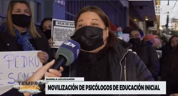 Psicólogos se manifiestan contra 400 descontrataciones
